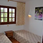 Casa Vacacional Tranquila Con Piscina, Jardín Y Cerca De La Playa En - Es-323-29