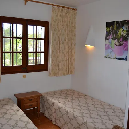 Casa Vacacional Tranquila Con Piscina, Jardin Y Cerca De La Playa En - Es-323-29 *