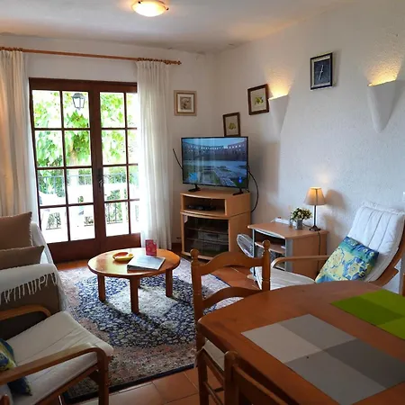 Сasa de vacaciones Casa Vacacional Tranquila Con Piscina, Jardín Y Cerca De La Playa En - Es-323-29